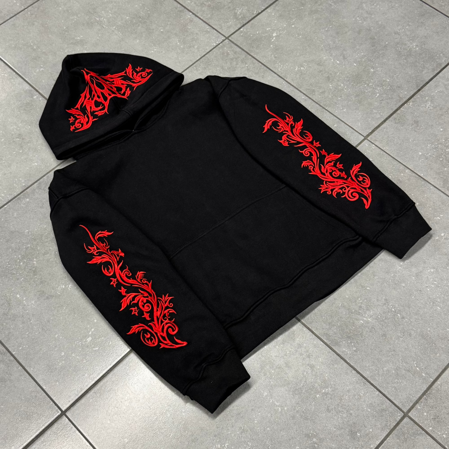 "RED ACCENT" BOXY HOODIE