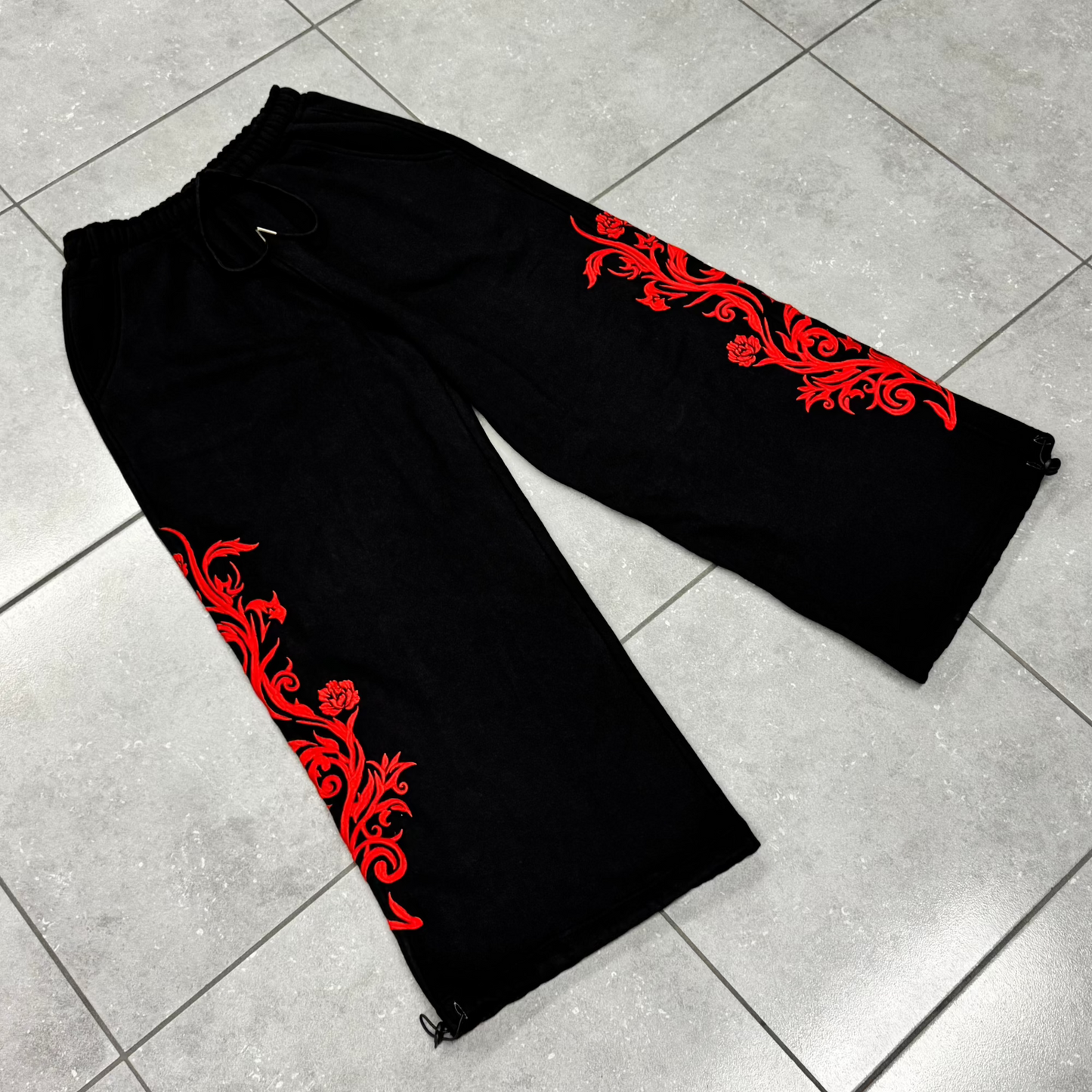 "RED ACCENT" BAGGY SWEATS