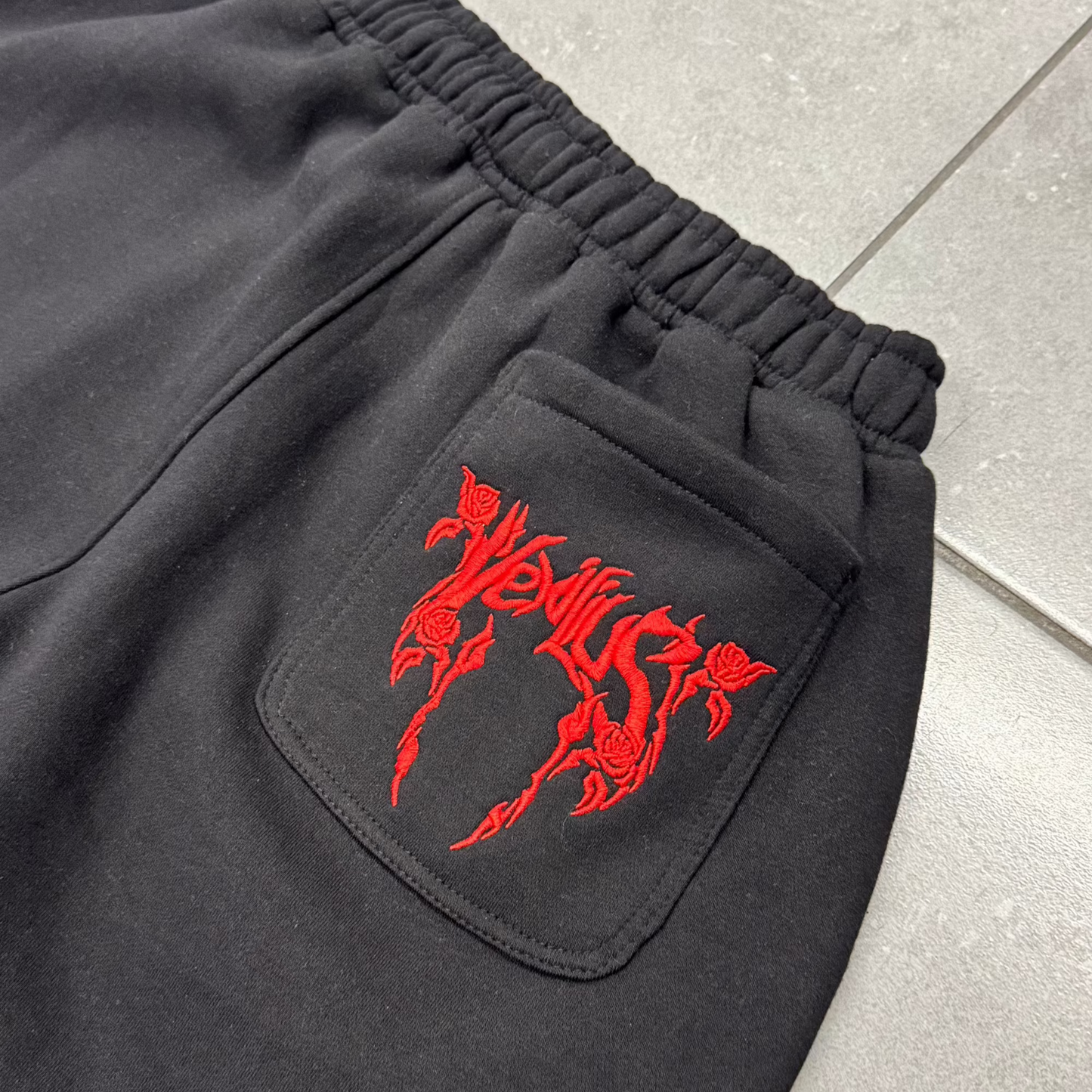 "RED ACCENT" BAGGY SWEATS