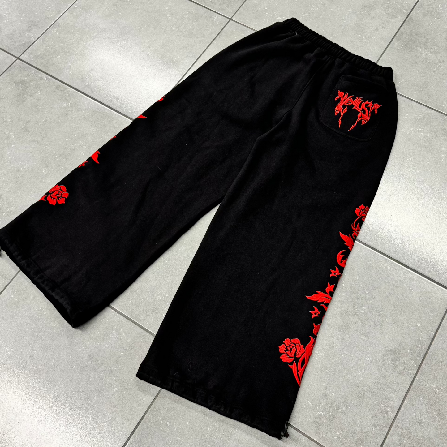 "RED ACCENT" BAGGY SWEATS